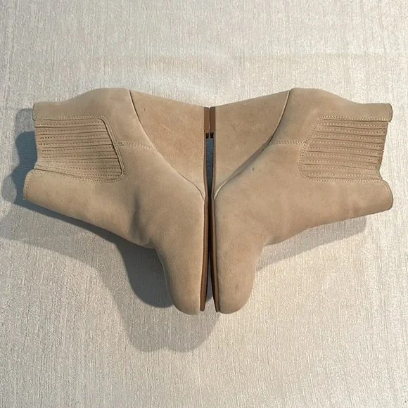 Saks Fifth Avenue Women’s Ankle Booties Cream Color W/ Fur lined inside Size 5 - Picture 9 of 16